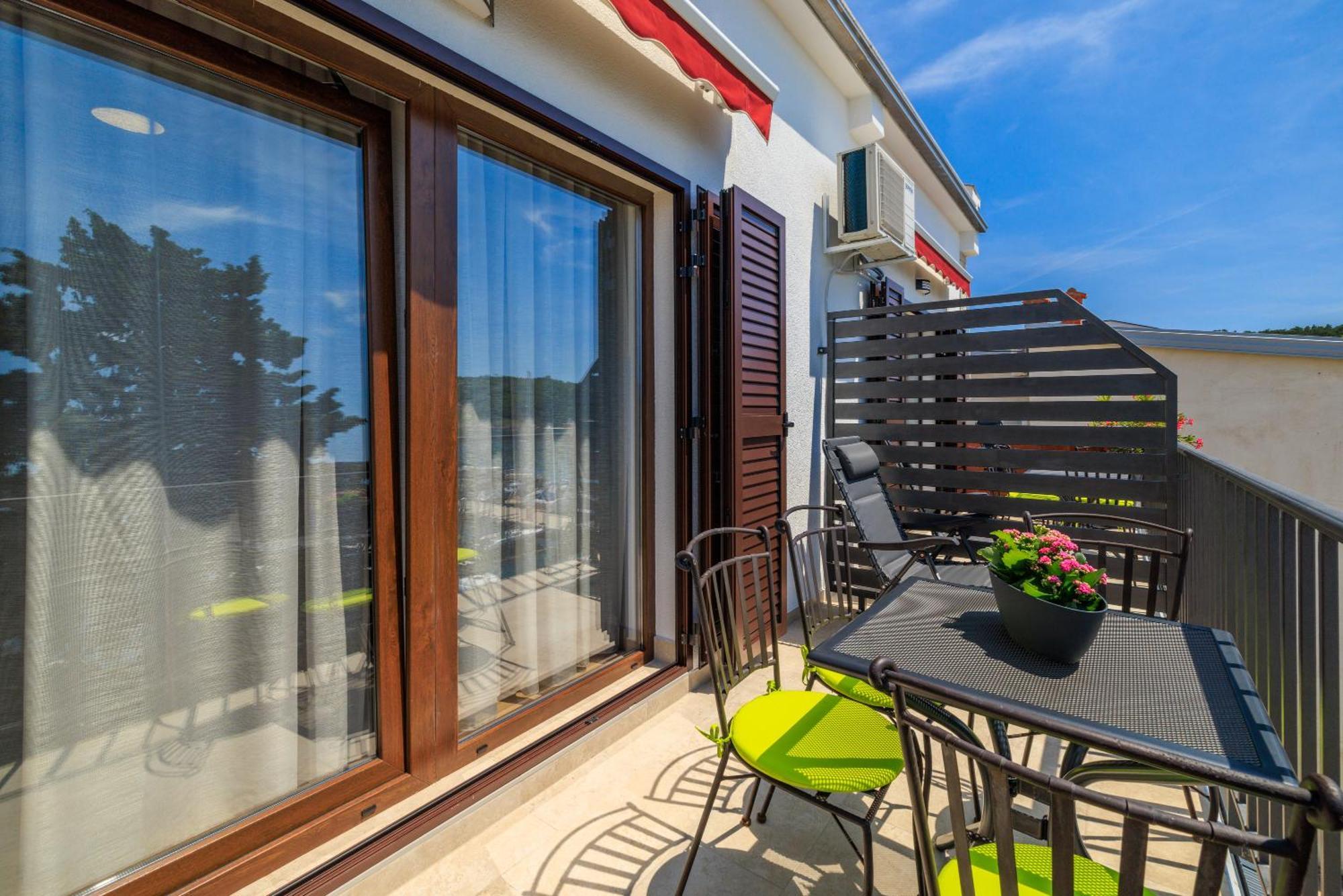 Apartmani Viktorija Jadranovo Exteriör bild