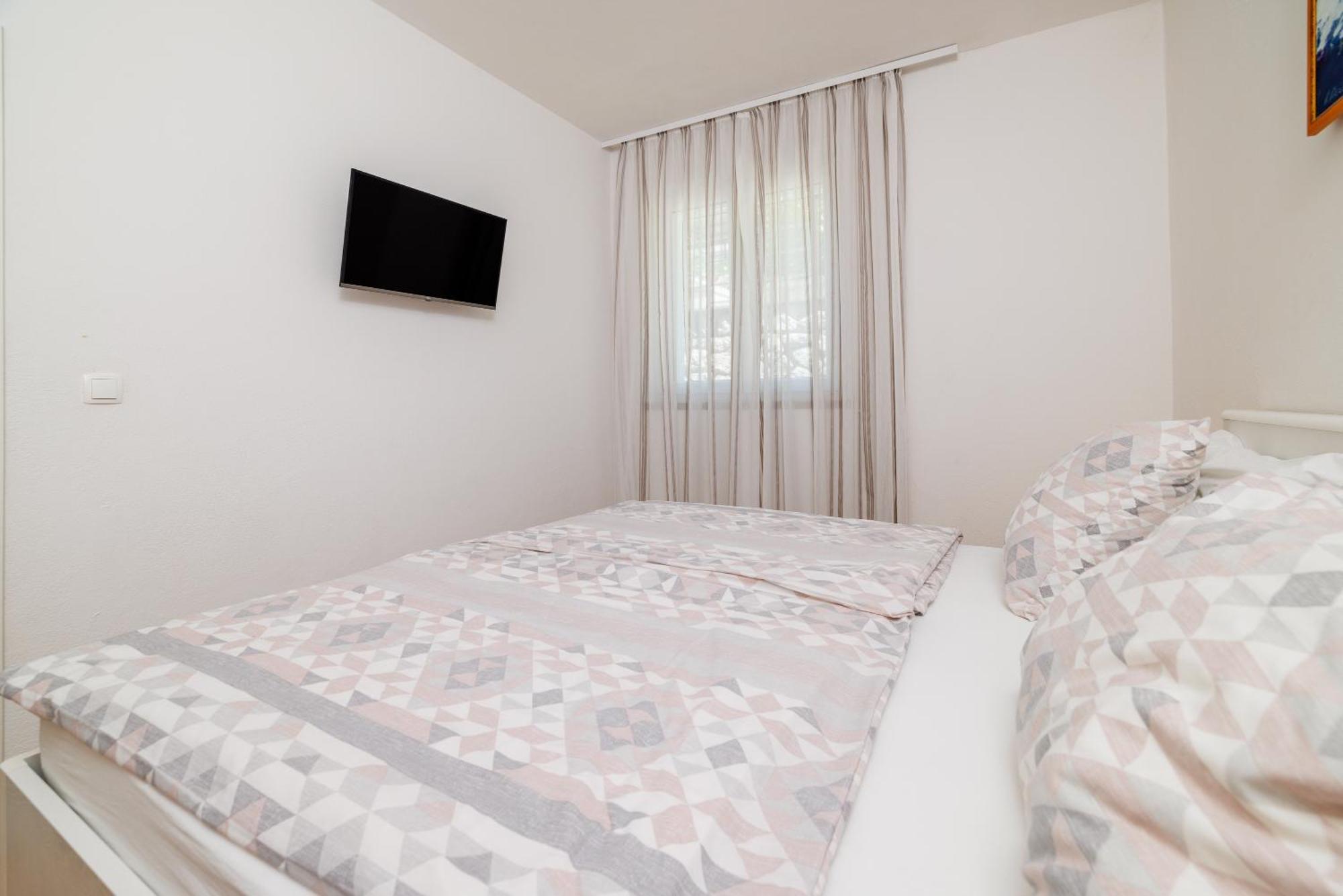 Apartmani Viktorija Jadranovo Exteriör bild
