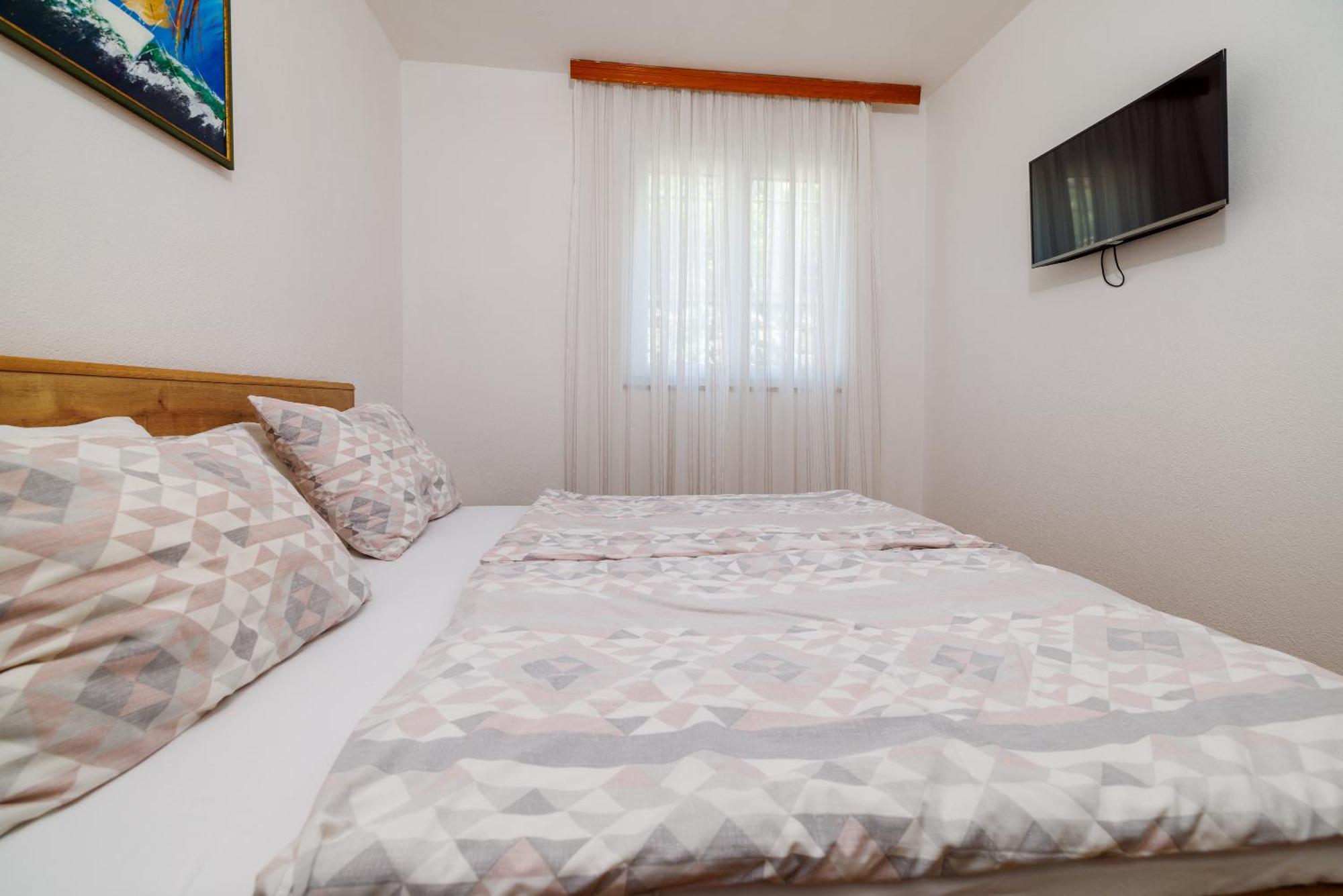 Apartmani Viktorija Jadranovo Exteriör bild