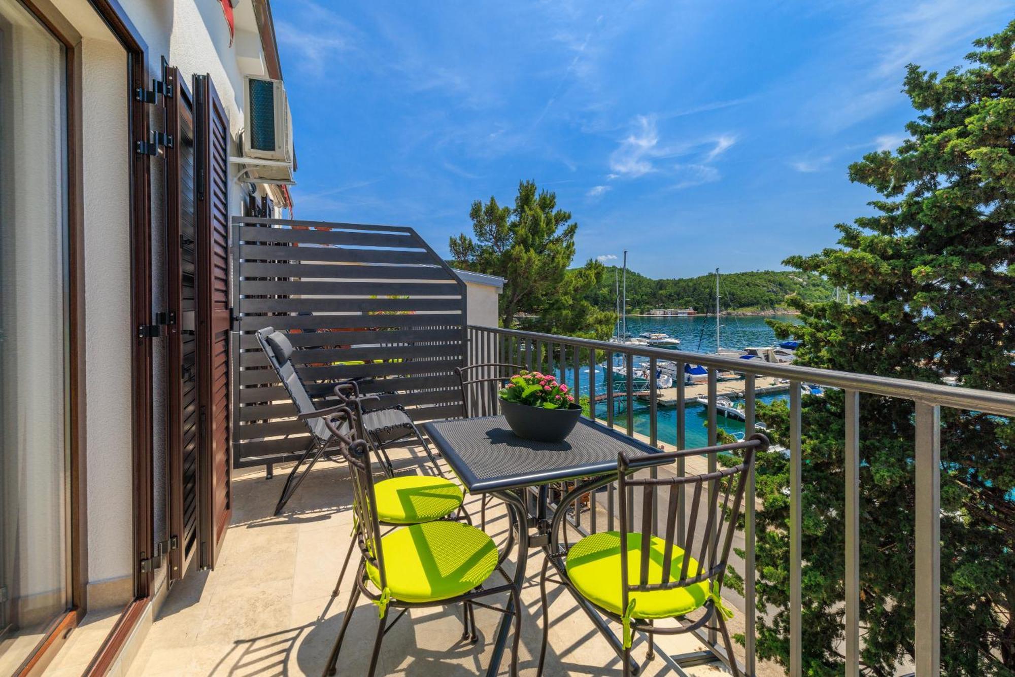 Apartmani Viktorija Jadranovo Exteriör bild