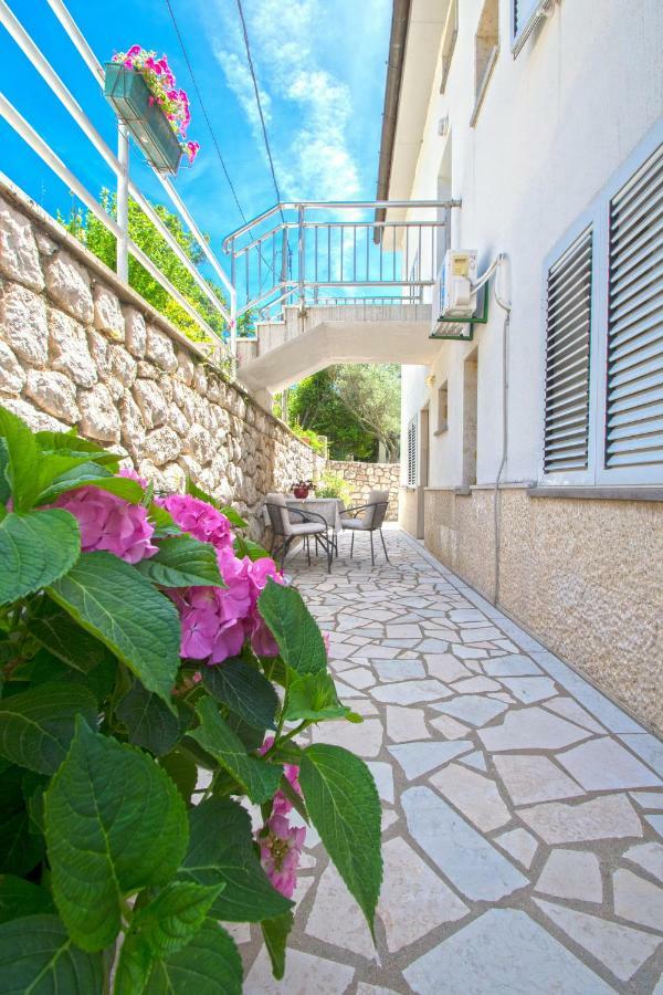 Apartmani Viktorija Jadranovo Exteriör bild