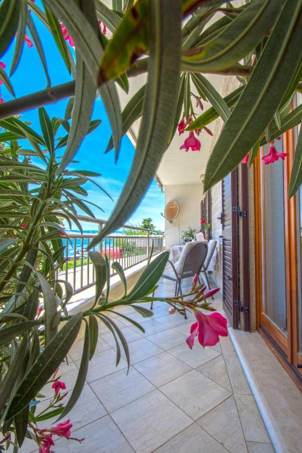 Apartmani Viktorija Jadranovo Exteriör bild